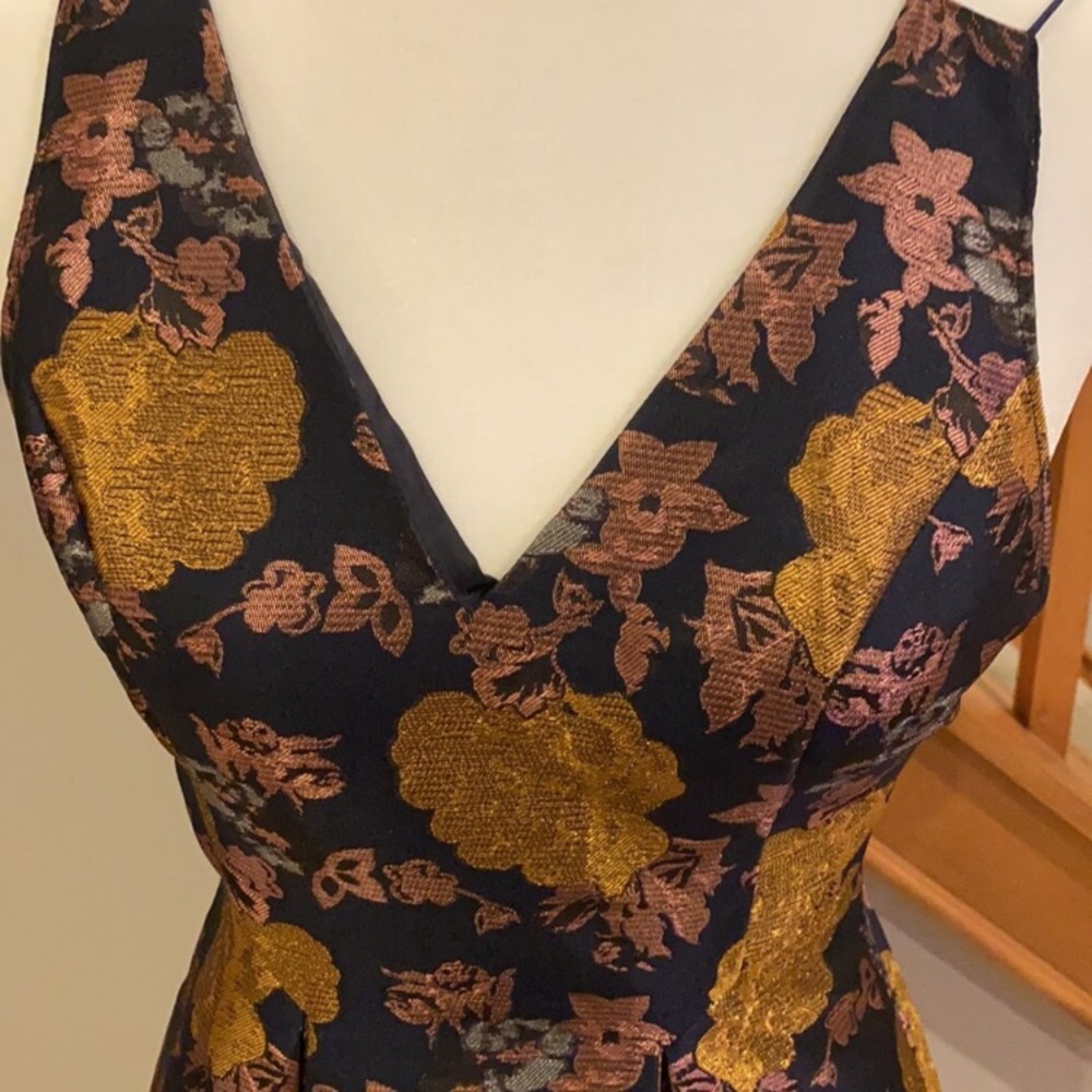 NWOT Dokotoo Red V Open Back Long Sleeve Tiered Ruffle Frilly Flowy Mini Dress M